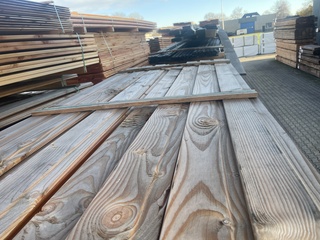 Ca. 46x Douglas halfhouts rabat, 18x130mm, lengte 300cm